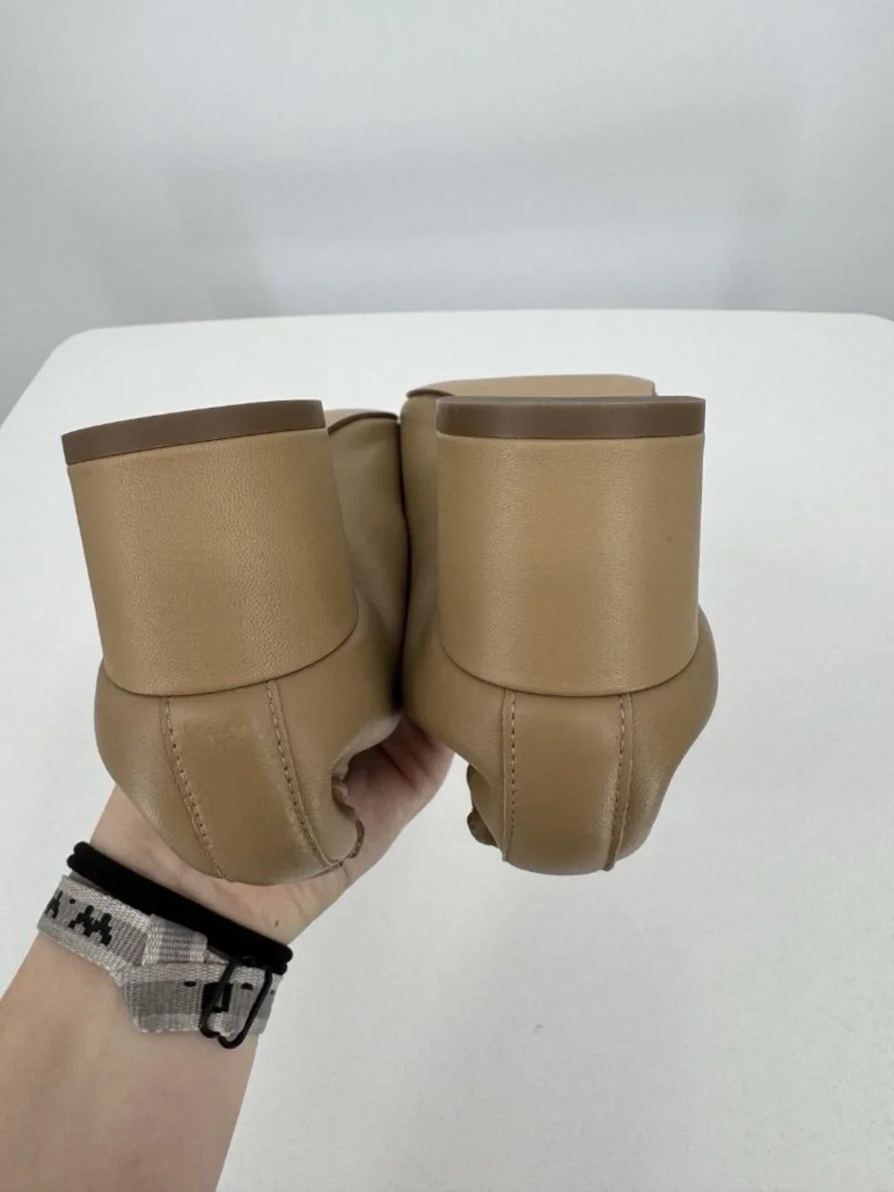 Everlane Italian Leather Day Heel Light Taupe 5.5 Women's Elastic Back Comfort
